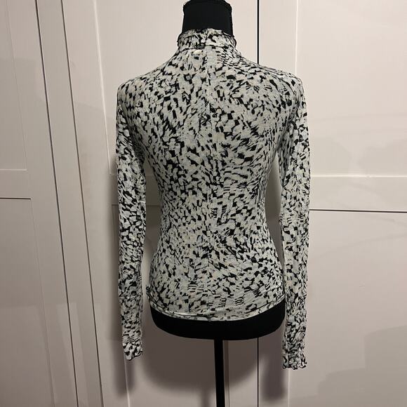 NWOT Free People Movement Lightweight Active Layering Long Sleeve Top xs - Picture 3 of 5